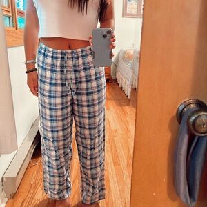 L.Lbean low rise checkered pj pants
super comfy + stretchy